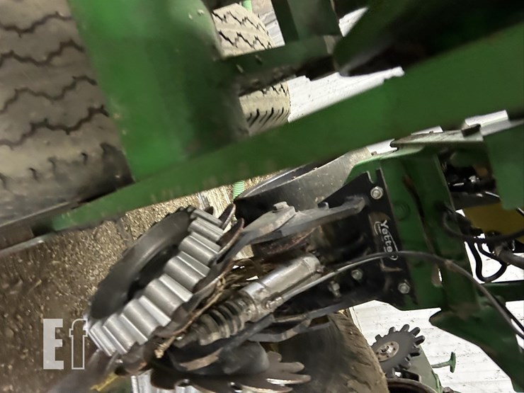 2010-john-deere-1770nt-image-25