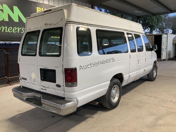 2003-ford-cargo-image-7