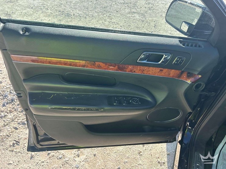 2018-lincoln-mkt-image-11