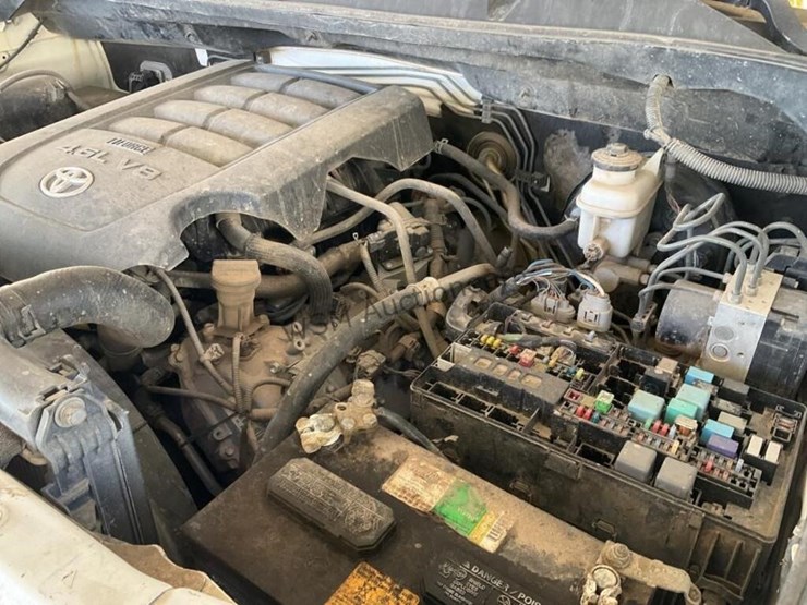 2011-toyota-tundra-image-12