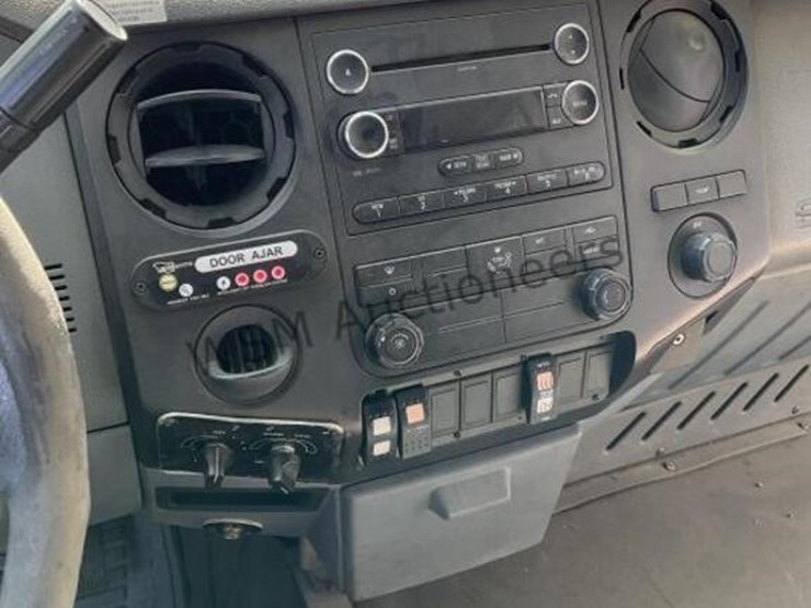 2015-ford-f550-image-23