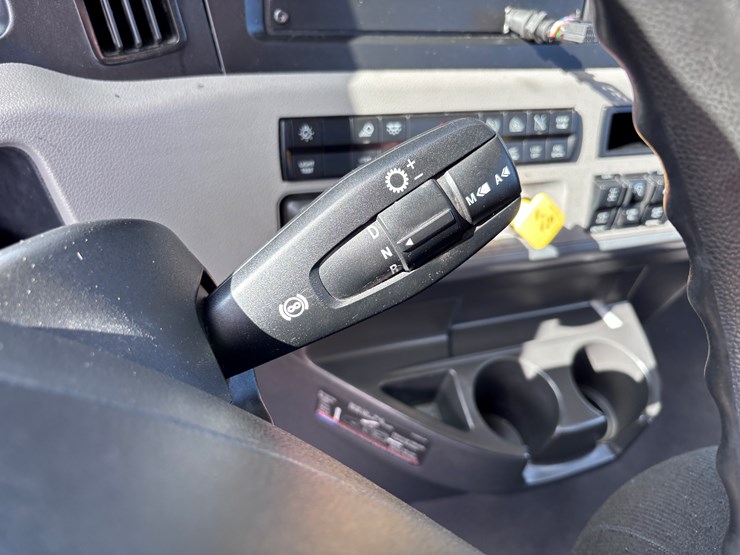 #205-•-2020-freightliner-cascadia-image-14