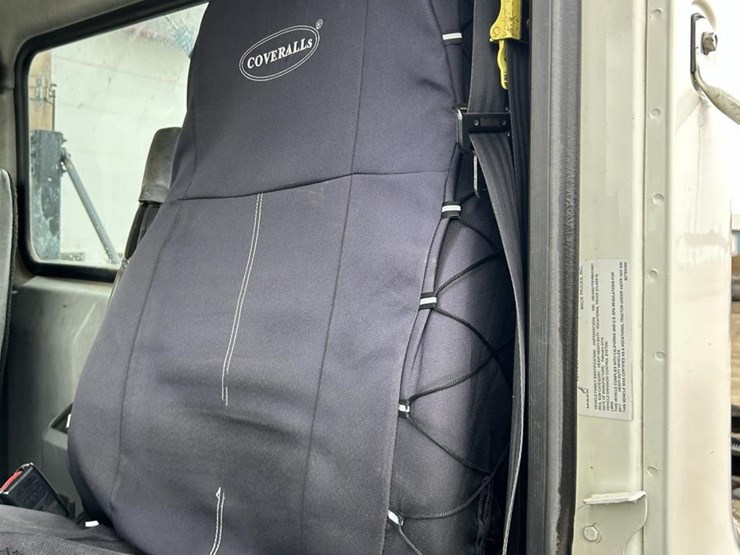 2017-mack-granite-gu713-image-25