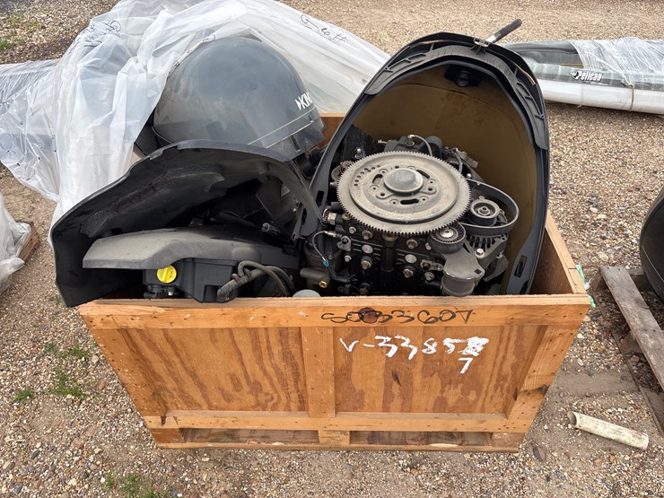 #1429-•-pallet-of-boat-parts-image-1