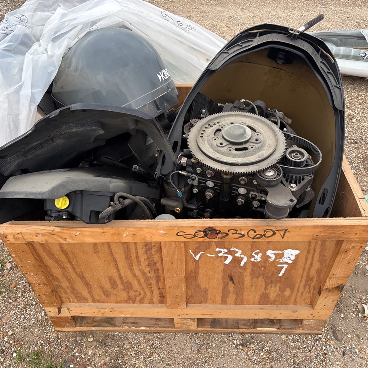 #1429 • PALLET OF BOAT PARTS