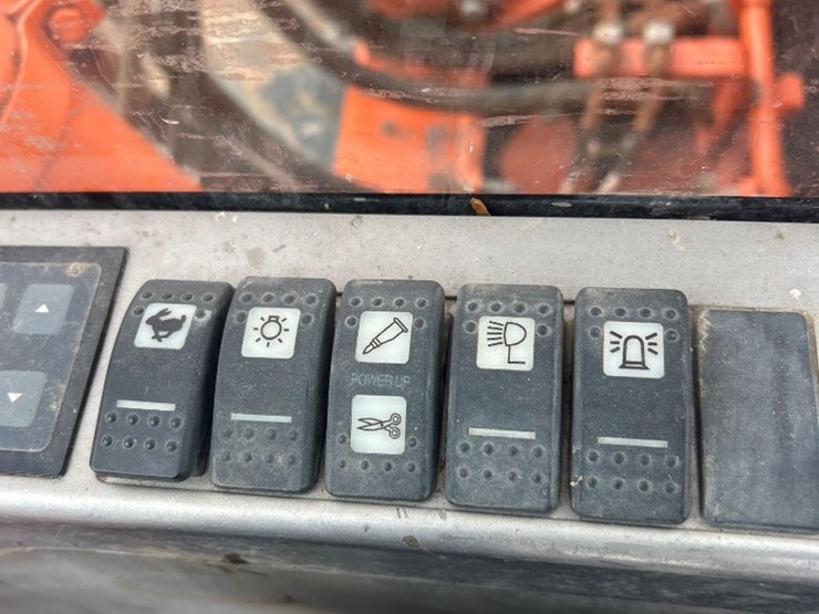 2014-doosan-dx225-lca-image-35