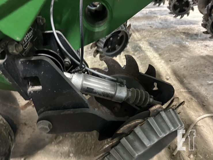 2010-john-deere-1770nt-image-13