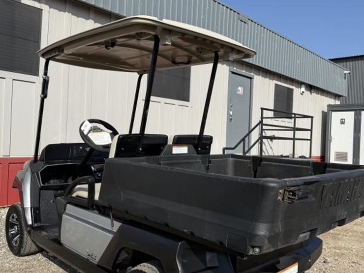 #65-•-2018-yamaha-2-seater-w/-dump-bed-cart---gas-image-10