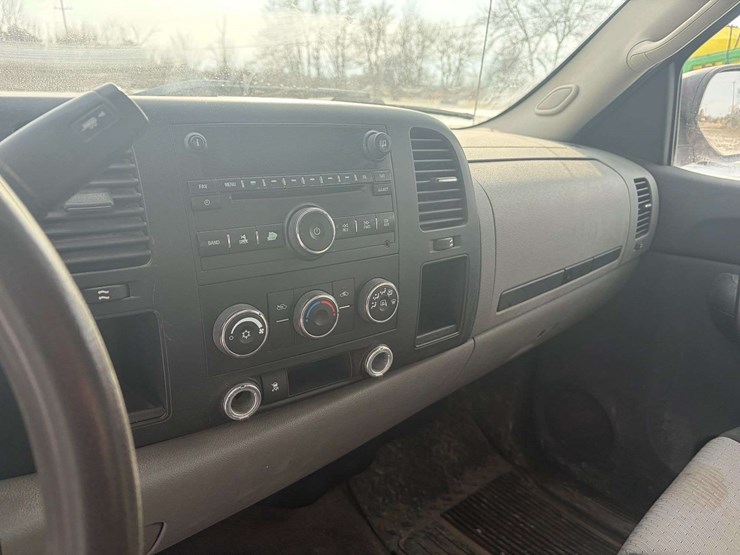 2009-chevrolet-silverado-image-13