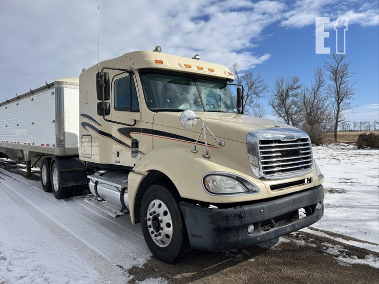 2006-freightliner-columbia-120-image-3