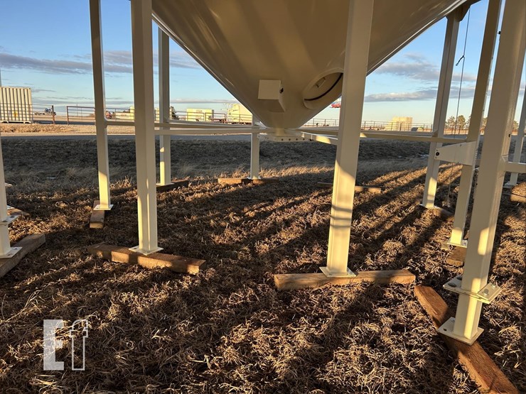 meridian-3000-bushel-hopper-bin-(9)-406-image-2