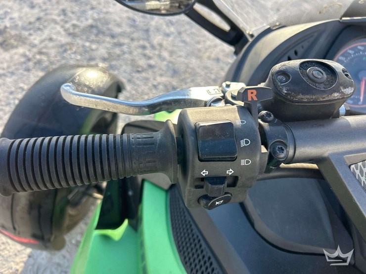 2012-can-am-spyder-motorcycle-image-9