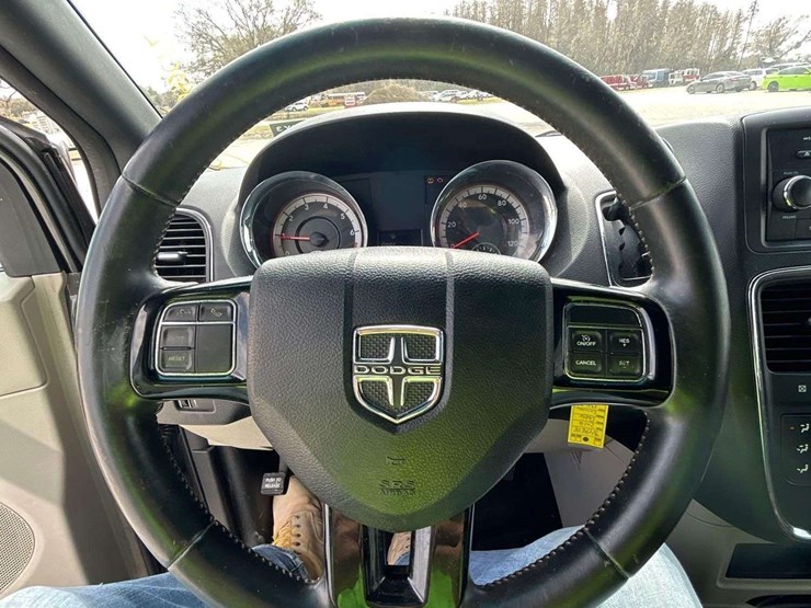 2016-dodge-grand-caravan-image-13