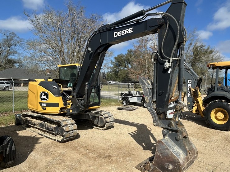 2023-deere-85-p-tier-image-1