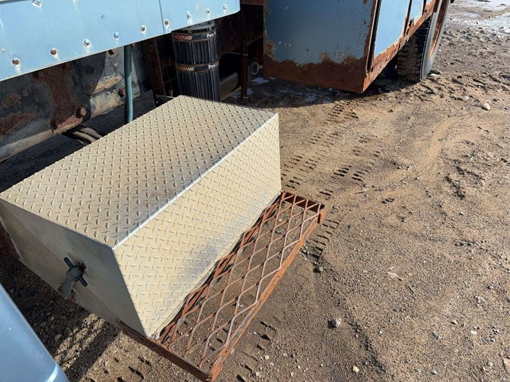 1990-peterbilt-377-image-3