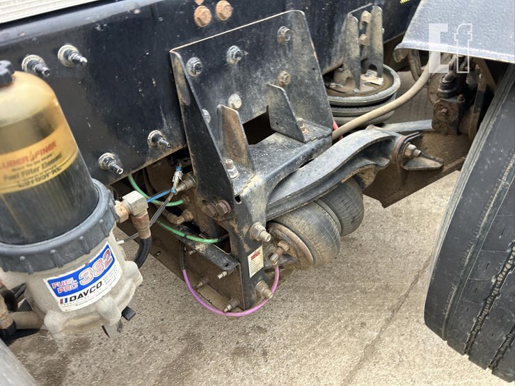 2019-mack-granite-64ft-image-9