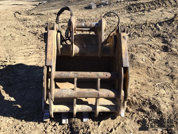 caterpillar-320e-image-2