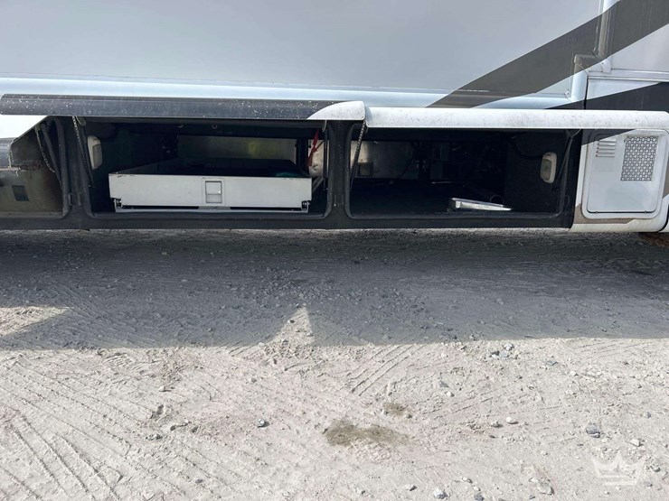 2001-freightliner-allegro-bus-class-a-motorhome-image-45