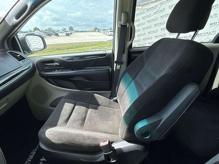 2016-dodge-grand-caravan-image-17