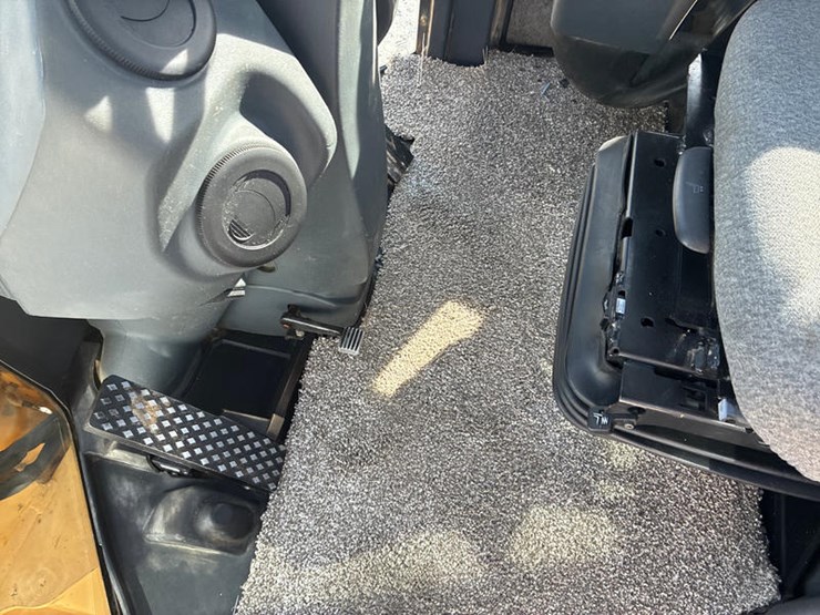 2011-deere-544k-image-60