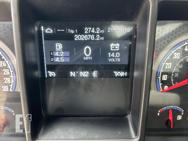 2019-mack-granite-64ft-image-34