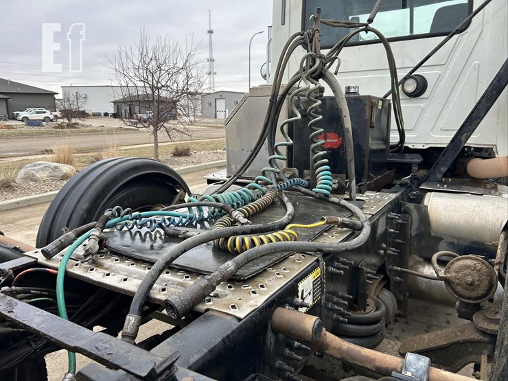 2017-mack-granite-gu713-image-68