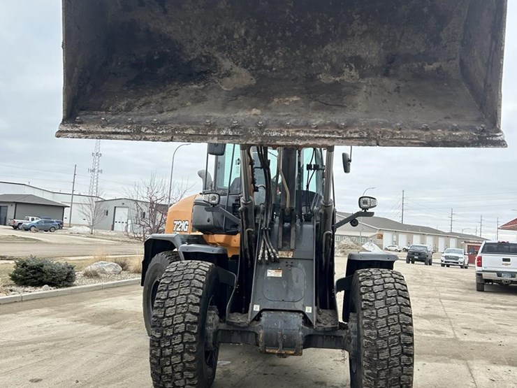 2019-case-721g-image-58