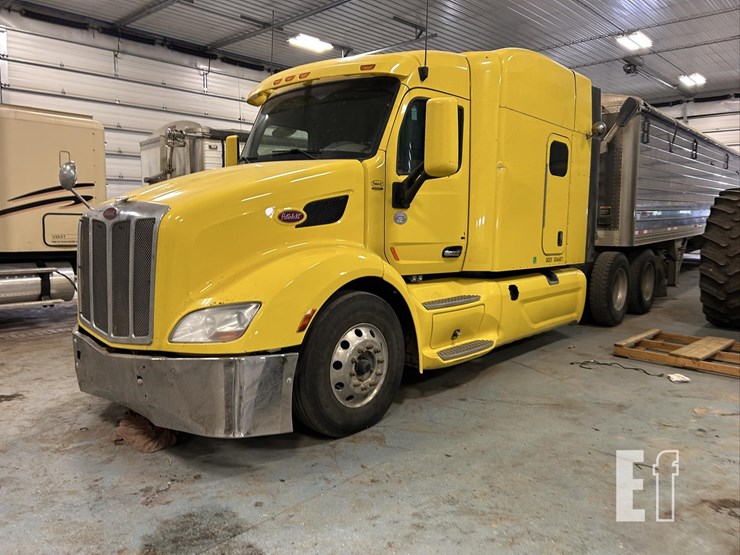 2015-peterbilt-579-image-22