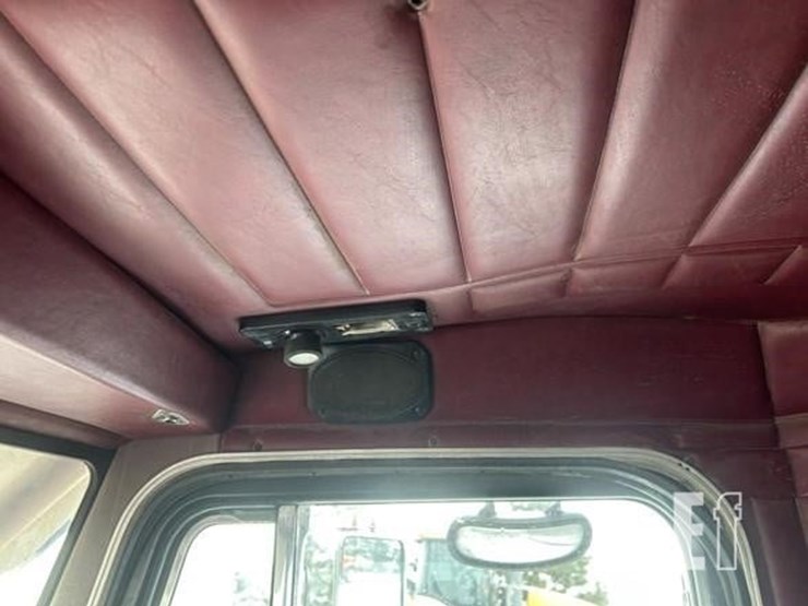 1997-peterbilt-357-image-19