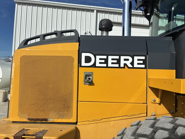 2011-deere-544k-image-28