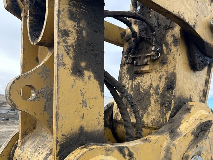 2023-caterpillar-336-image-36