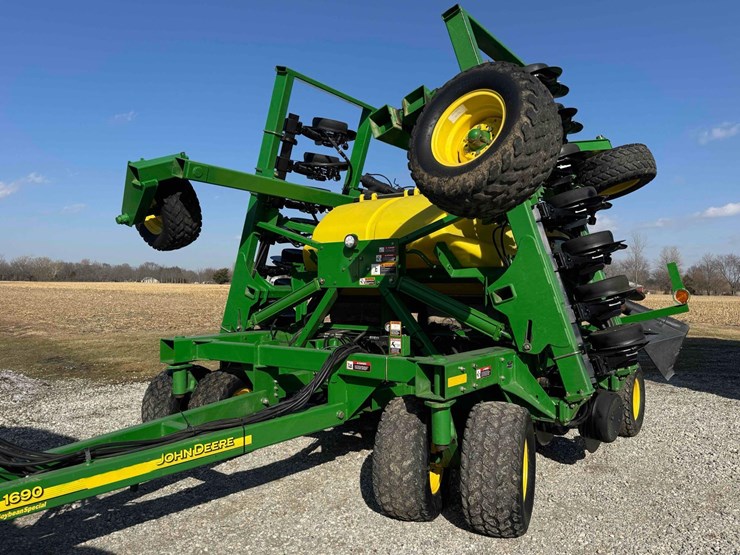 john-deere-1690-image-11