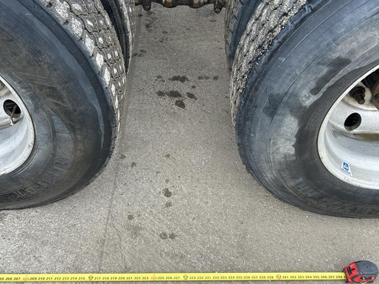 2017-mack-granite-gu713-image-80