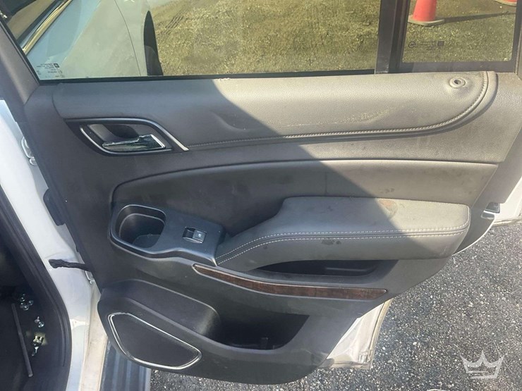 2019-chevrolet-tahoe-image-25