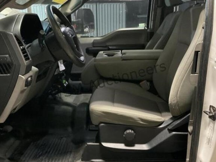 2017-ford-f550-image-23