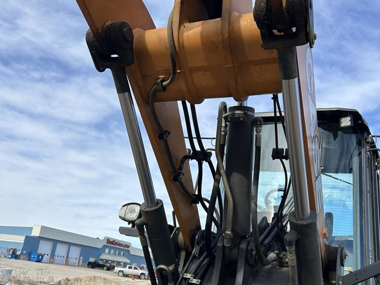 2019-case-721g-image-52