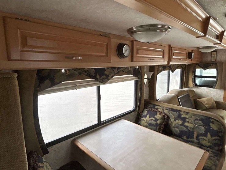 2005-freightliner-tropi-cal-t396-39ft.-class-a-motorhome-image-30