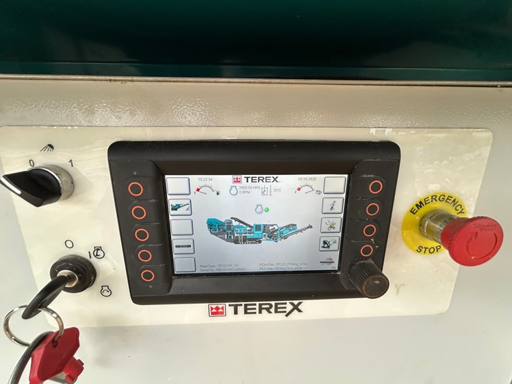 2016-powerscreen-trakpactor-320sr-image-4