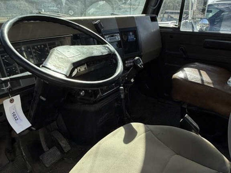 1992-international-4700-image-6