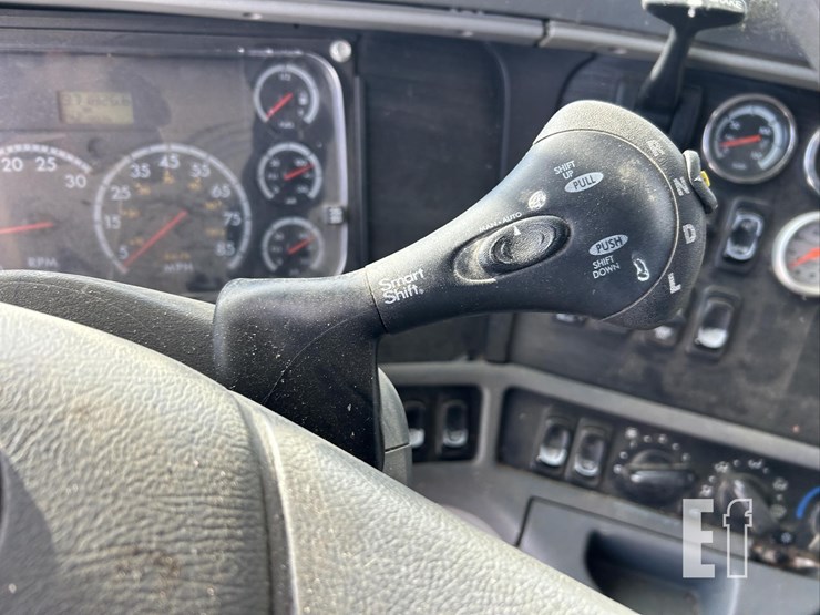 2006-freightliner-columbia-120-image-34