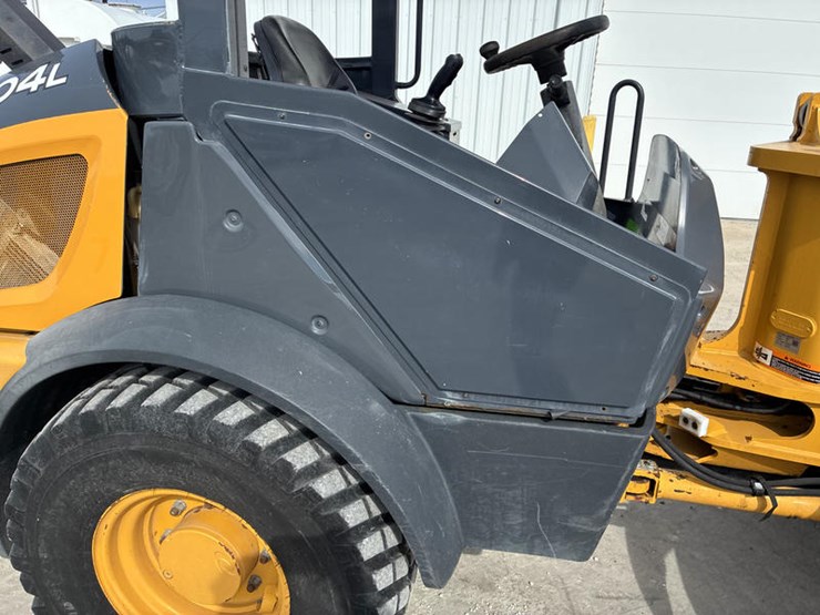 2021-deere-204l-image-26