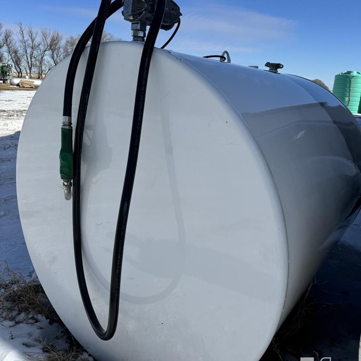 1000 1000 GALLON FUEL TANK