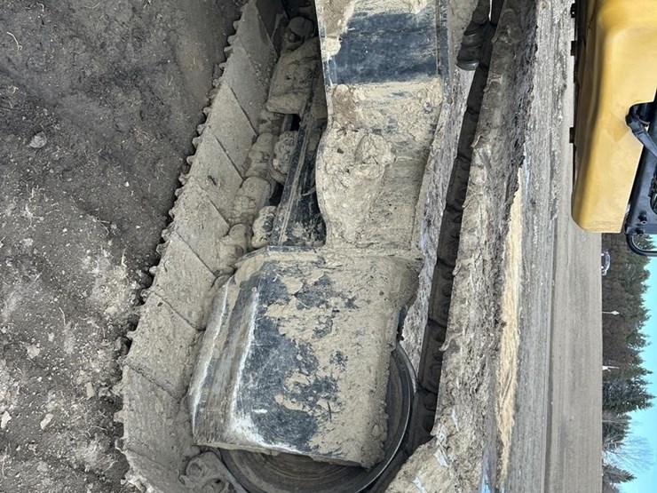 2023-caterpillar-336-image-40