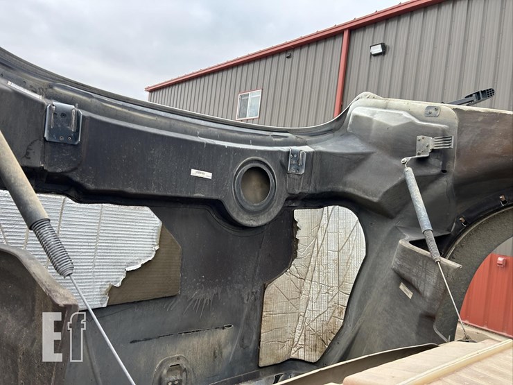 2019-mack-granite-64ft-image-52