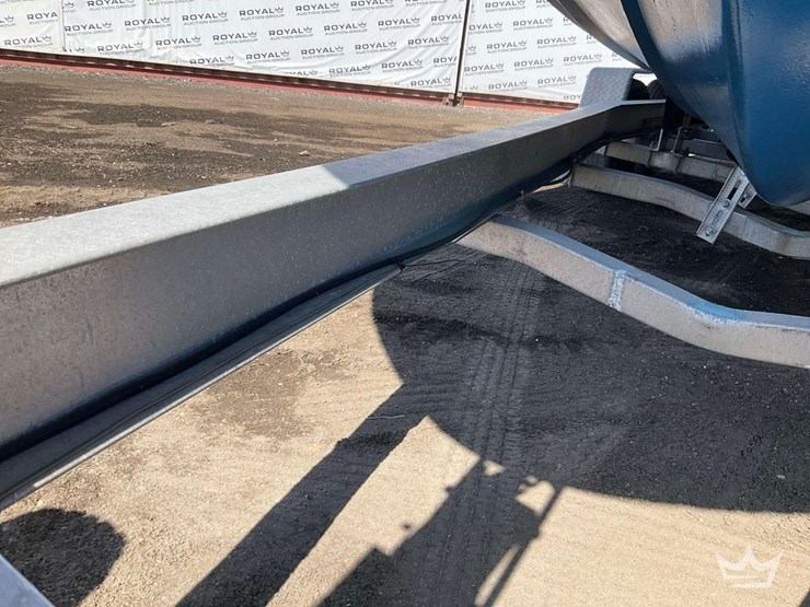 1985-23ft-mako-center-console-boat-with-2011-28ft-hmde-trailer-image-9