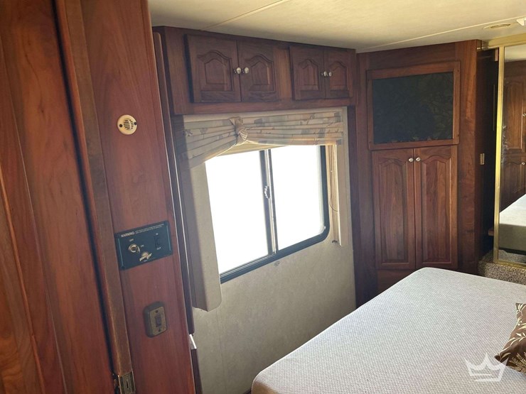 2001-freightliner-allegro-bus-class-a-motorhome-image-30