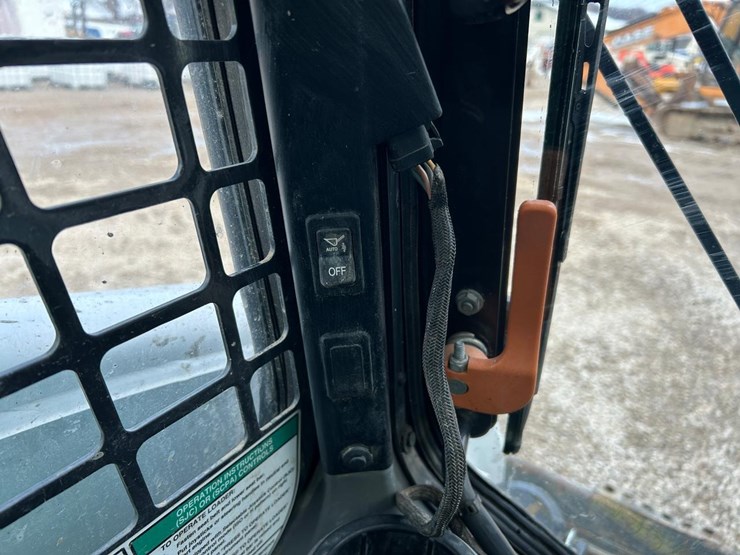 2022-bobcat-t870-image-23