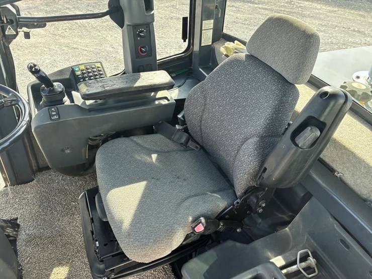 2011-deere-544k-image-56