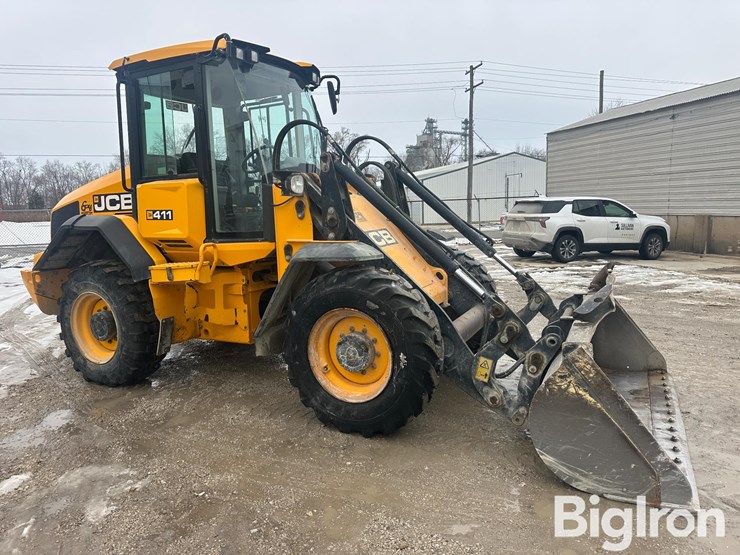 2020-jcb-411-image-3