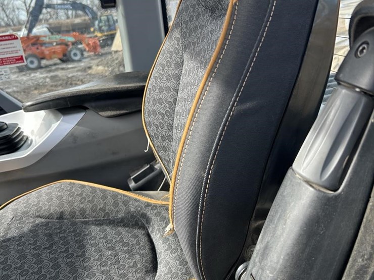 2019-case-721g-image-36